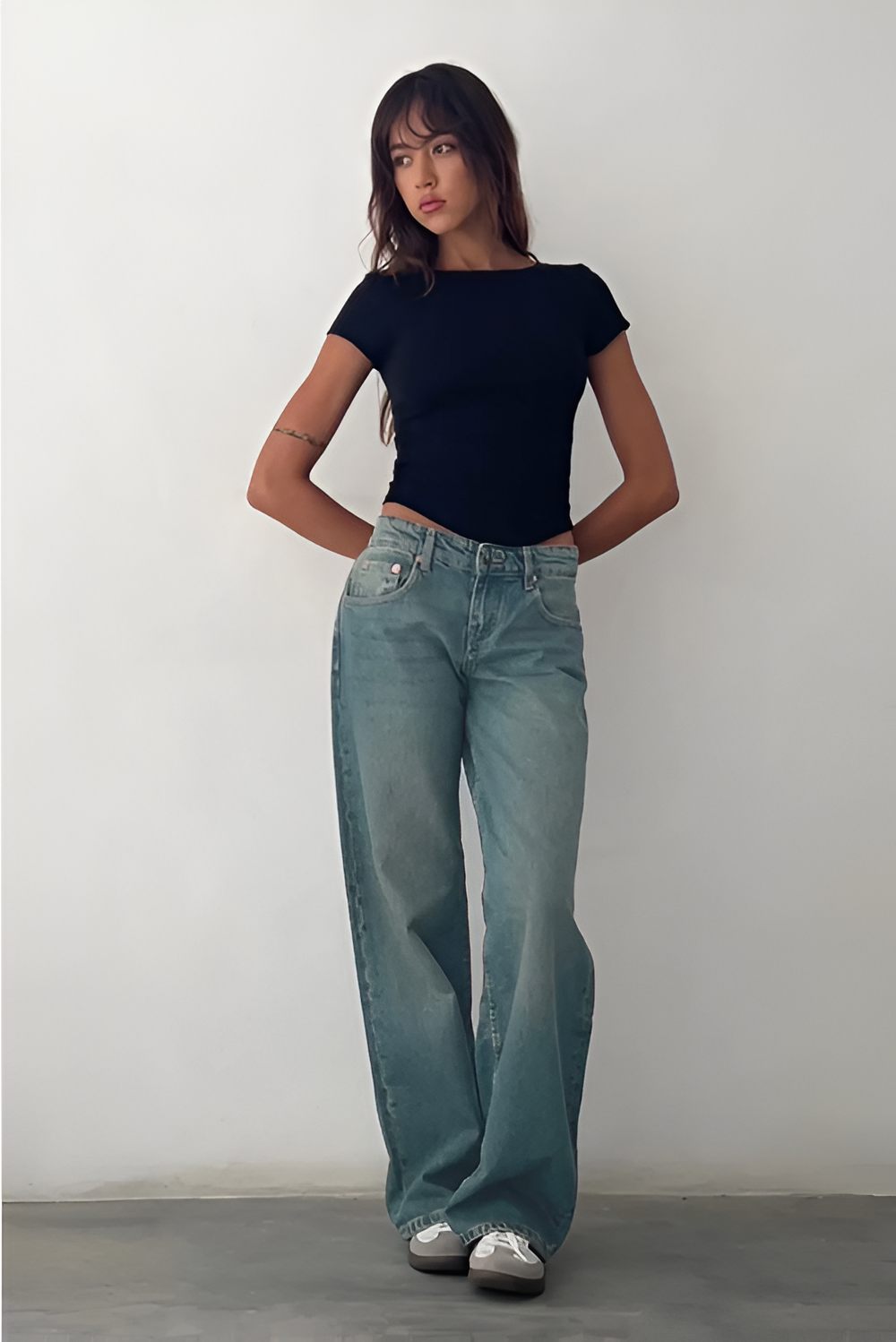 SARA™  LOW-RISE JEANS